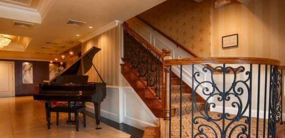 American Hotel Freehold Esterno foto